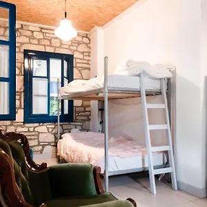  Albergue Himara Hostel